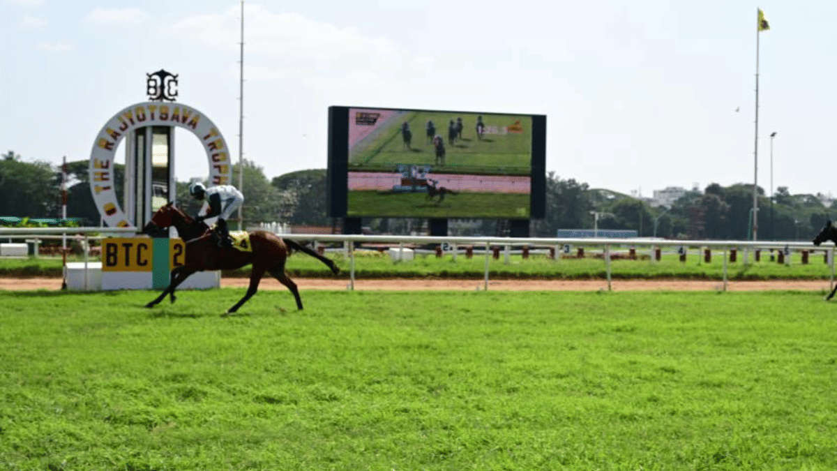 Earlier, the B.S. Yediyurappa-led BJP government proposed to build a 100-floor high-rise in this space. But it dropped the idea later. | Photo: bangaloreraces.com