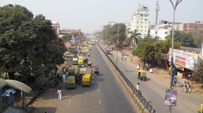 An aerial view of a street in Lucknow