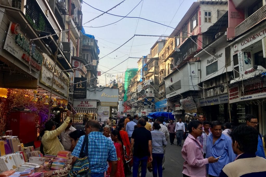 Ahead of Diwali, showrooms in Zaveri Bazaar are unusually quiet as thousands of artisans go back home to West Bengal due to job cuts.