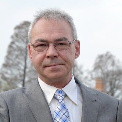 In an interview with Klaus Riedelsdorf, Roger Cohen traces the rise of the global Right-wing.