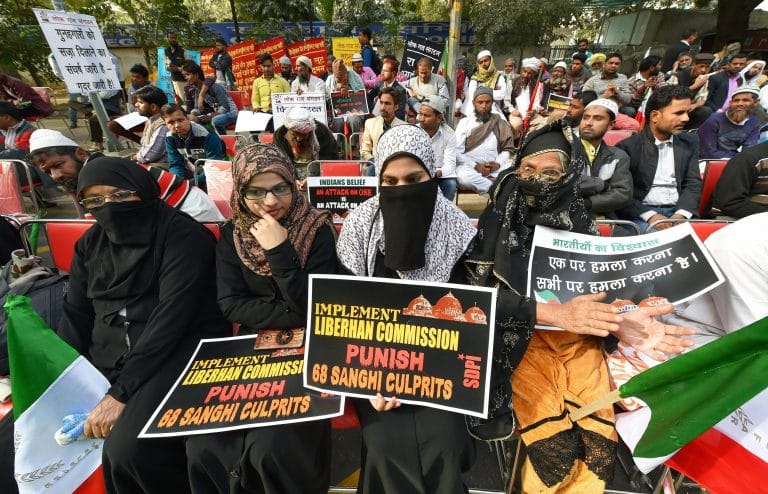 यहाँ तक कि अकबर ने भी दी थी बाबरी में चबूतरा बनाने की इजाज़त