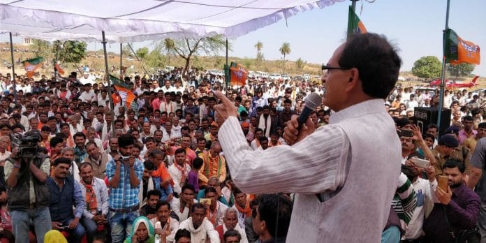 Shivraj Chouhan addressing the public in Shivpuri