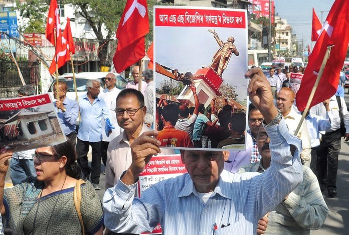 Protest against dismantling of Lenin statue