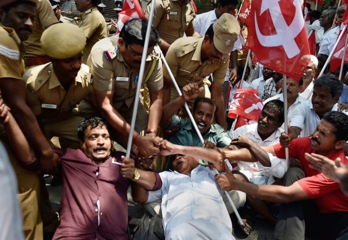 Members of Tamil Nadu Farmers' Association protesting to demand the formation of Cauvery Management Board in Chennai