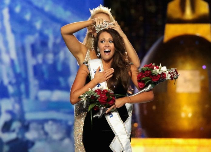 Cara Mund being crowned as Miss America 2018 | Donald Kravitz/Getty Images for Dick Clark Productions