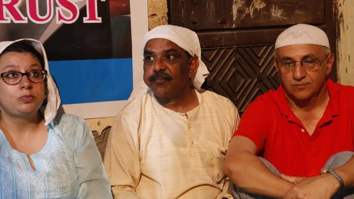 Ankit Saxena's father Yashpal Saxena (middle)