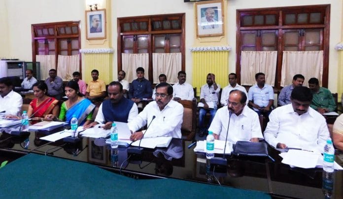 Senior Congress leaders including Veerappa Moily and DK Shivakumar have refuted claims of trouble in coalition | theprint.in