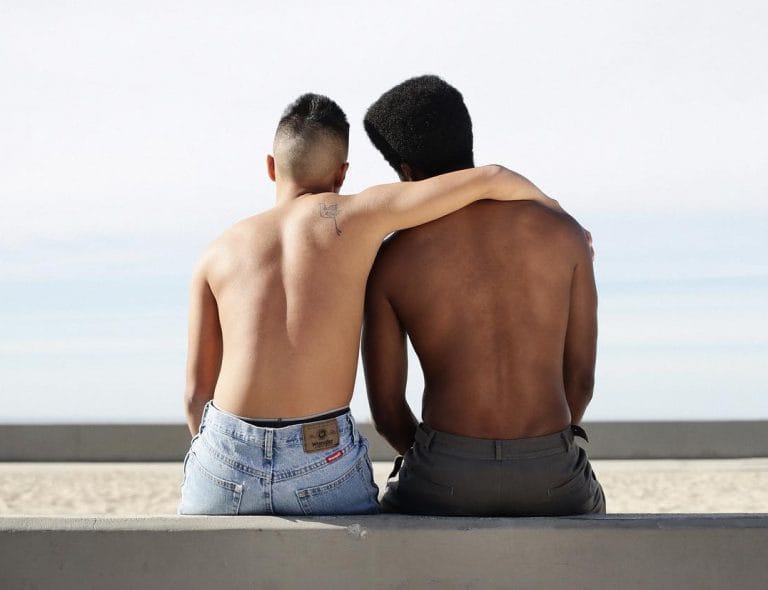 Why physical fitness is the peacock’s tail in Grindr profile pictures