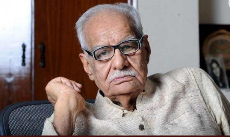 ‘Hurts to see journalists bending backwards to remain handmaidens of proprietors, govt’