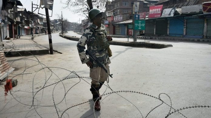 A CRPF jawan guard