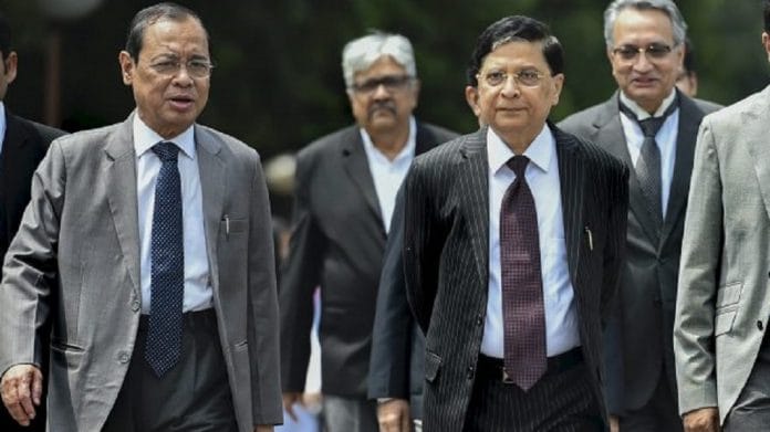Chief Justice of India Dipak Misra with Supreme Court Judge Ranjan Gogoi (L) | Arun Sharma/PTI