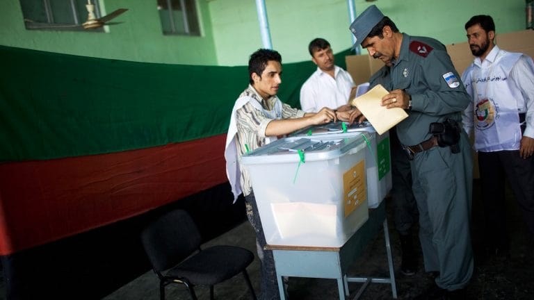 Afghans vote in defiance of Taliban threats and poll delays