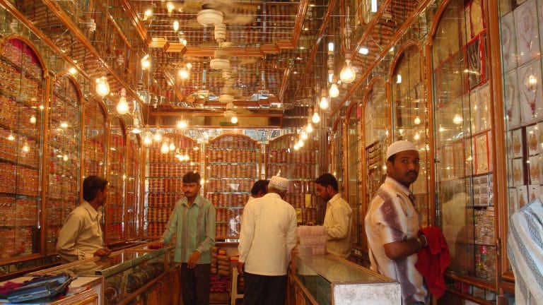 Jewellery market in UP adopts ‘rule to stop thefts’—no entry if wearing mask, burqa or ghunghat