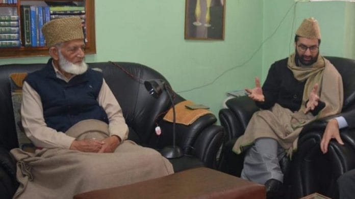 Hurriyat leaders Syed Ali Shah Geelani (L) and Mirwaiz Umar Farooq (C) with Kjell Magne Bondevik (R), former Norwegian prime minister | @MirwaizKashmir ‏/Twitter