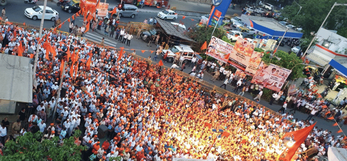 Shiv Sena workers take part in Maha Aarti | Twitter