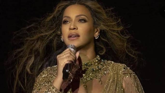 Beyonce performing at the Ambani pre-wedding celebrations | falgunishanepeacockindia/Facebook