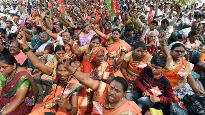 A large number of farmers and tribals take part in a protest rally to push for better price for their produce, total waiver of agricultural loans and transfer of forest rights to tribals in Mumbai | Shashank Parade/PTI