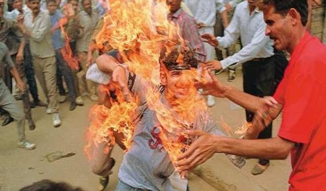 Rajeev Goswami immolating himself during the Mandal agitation | Facebook