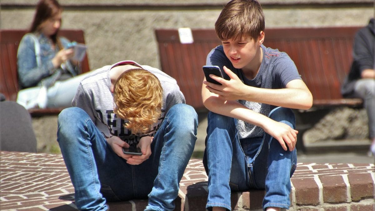 Landline-style phones make comeback as parents keep kids off smartphones