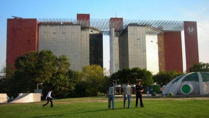 LIC building in New Delhi | Commons
