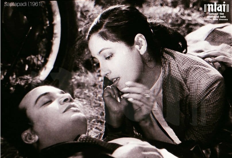 Suchitra Sen and Uttam Kumar in a still from Saptapadi | @NFAIOfficial/Twitter