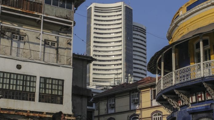 Traffic and pedestrians pass the Bombay Stock Exchange (BSE) building, center, in Mumbai, India, on Thursday, Feb. 1, 2018. Prime Minister Narendra Modi's government ended a tax break on equity investments as it taps the stock market boom to boost its coffers. Photographer: Dhiraj Singh/Bloomberg