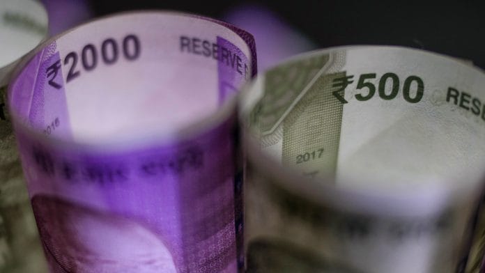 Indian two thousand and five hundred rupee banknotes | Dhiraj Singh/Bloomberg