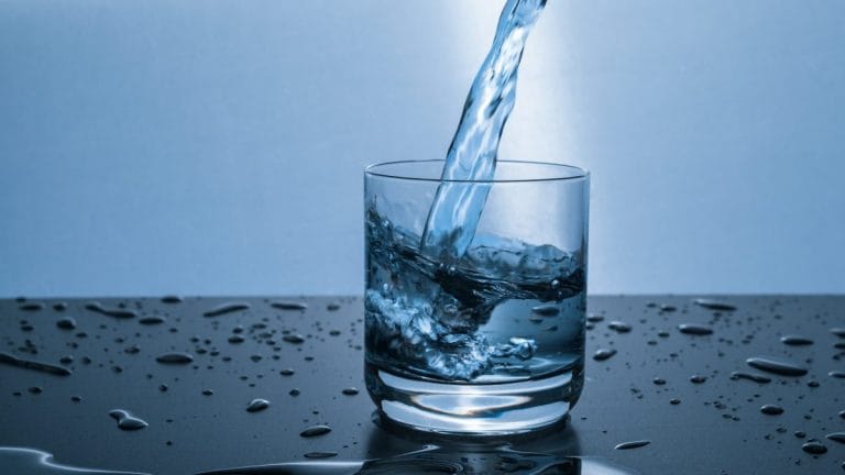 Do you really need to drink 8 glasses of water a day? Your kidneys say ‘no’