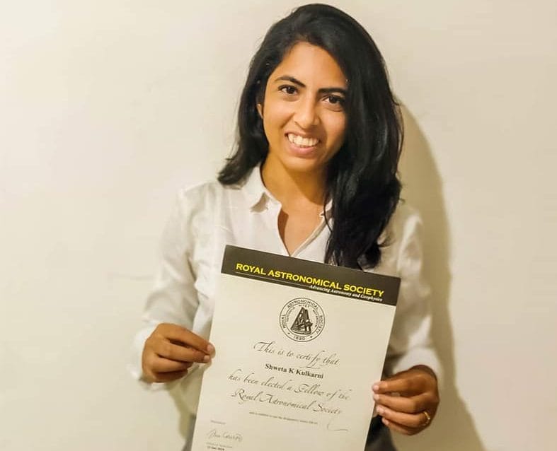 Shweta Kulkarni with the Royal Astronomical Society's fellowship certificate