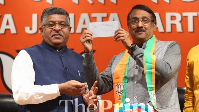 Tom Vadakkan (right) with union minister Union Minister Ravi (left) Shankar Prasad