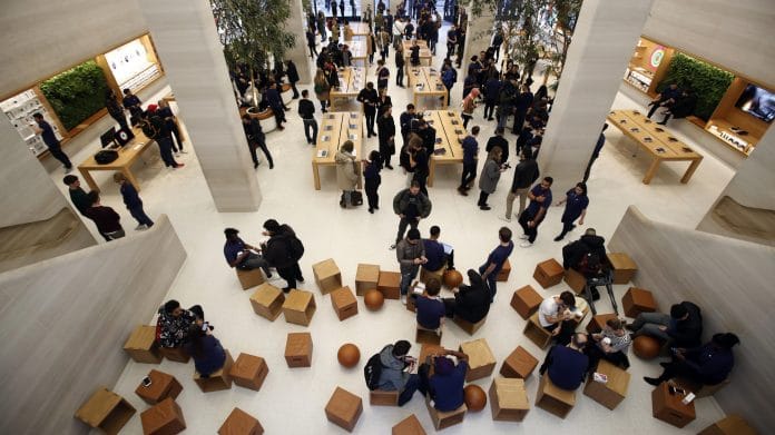 Apple store on Regent Street in London. | Photographer: Luke MacGregor | Bloomberg