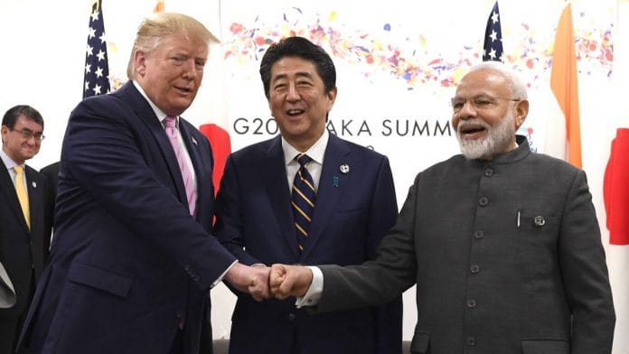US President Donald Trump, left, Shinzo Abe, Japan's prime minister, center, and Narendra Modi at G-20 summit in Osaka | Photo: Carl Court/Pool via Bloomberg