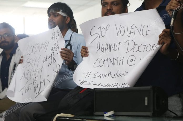 Doctors in AIIMS, Delhi stage a peaceful protest. | Photo: Manisha Mondal | ThePrint