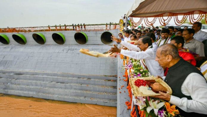 Telangana Governor E S L Narasimhan, CM K Chandrasekhar Rao with Maharashtra CM Devendra Fadnavis, Andhra Pradesh CM YS Jaganmohan Reddy and others at the inauguration of the Kaleshwaram Lift Irrigation Project (KLIP)