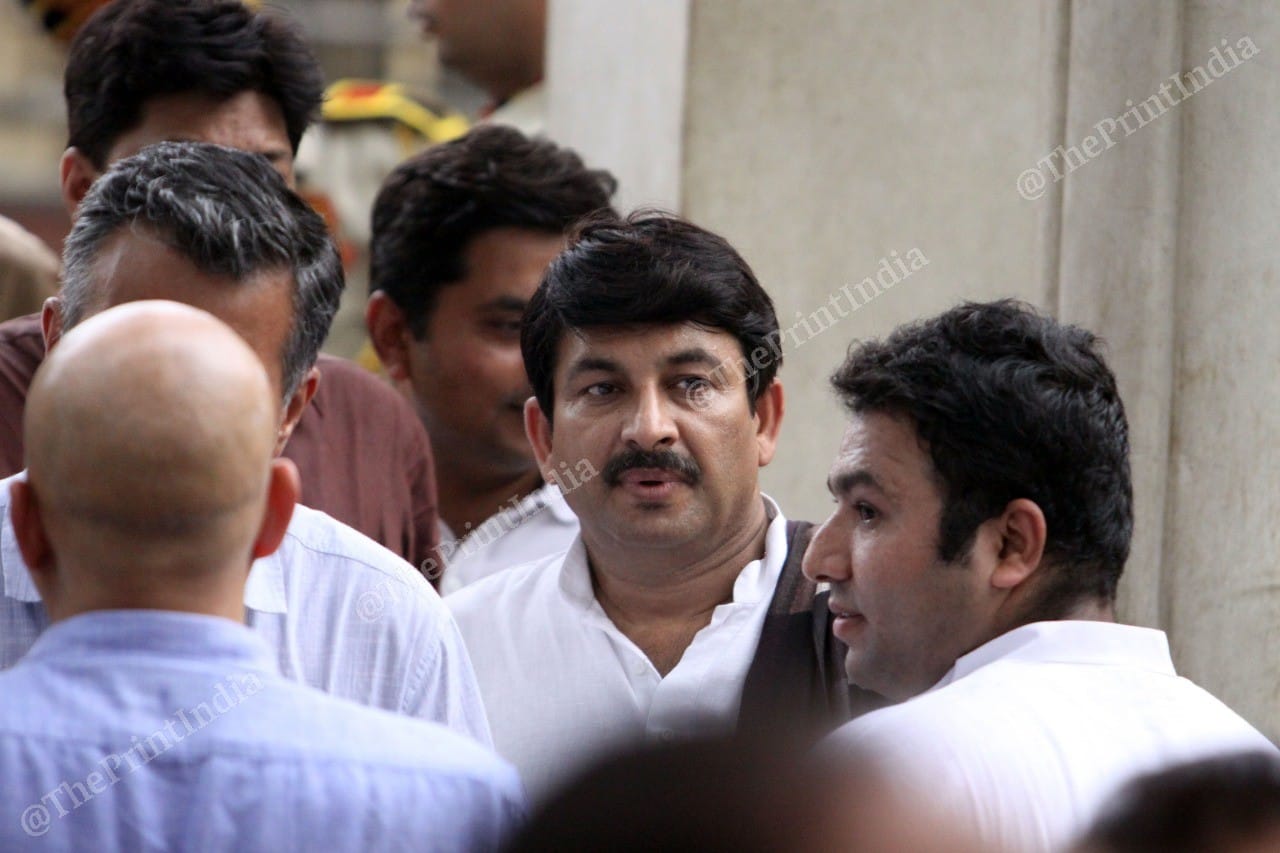 BJP Delhi Chief Manoj Tiwari at Sheila Dikshit's funeral on Sunday 