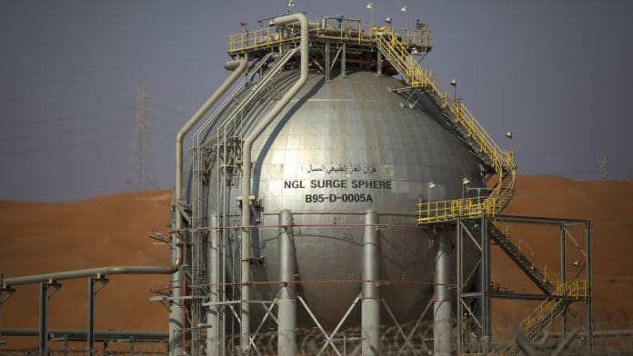 A storage tank containing liquid gas stands at the Natural Gas Liquids (NGL) facility in Saudi Aramco's Shaybah oilfield in the Rub' Al-Khali desert. | Photographer: Simon Dawson | Bloomberg