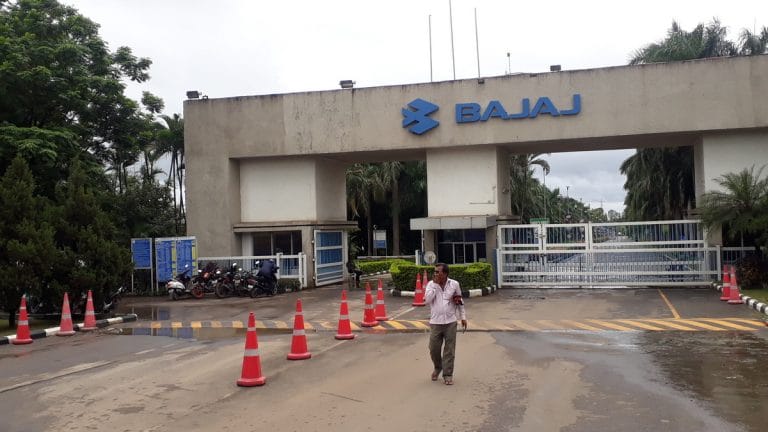 In Pune auto hub, an engineer is selling paan, another is roaming around with his CV