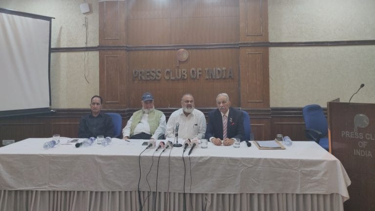 Muslim group supports Article 370 move, asks Kashmiris to step out with Indian flag