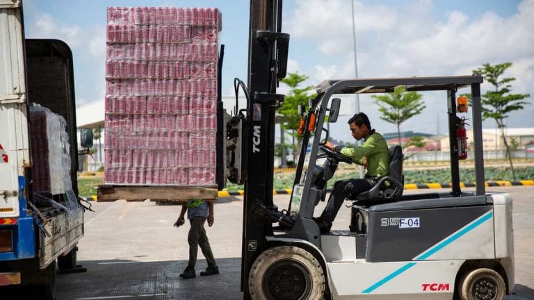 US-China trade war keeps global manufacturing stuck in a slump