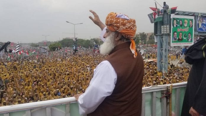 Maulana Fazlur Rehman at Azadi March | @OfficialJamiat | Twitter