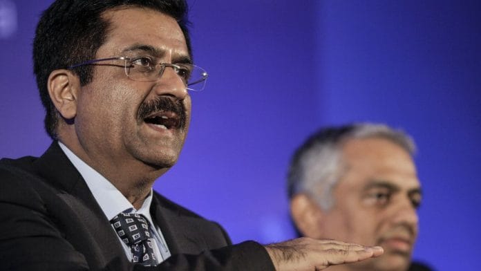 Pawan Parikh, chief executive officer, EPC, Shapoorji Pallonji & Co. Ltd., left, speaks at a conference in Mumbai | Photographer: Dhiraj Singh | Bloomberg