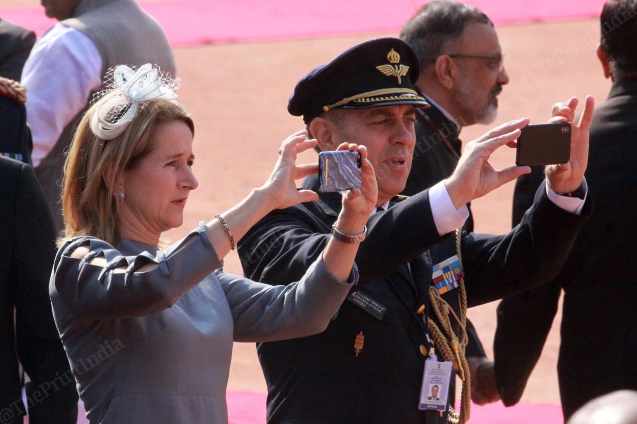 Sweden delegation clicks picture of the Rashtrapati Bhavan