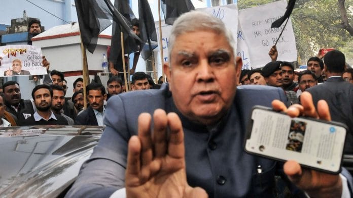 JU students stop Dhankar from entering campus