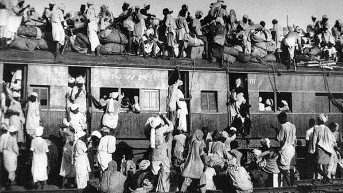 Refugees on a train during Partition of India, 1947 | Wikimedia Commons