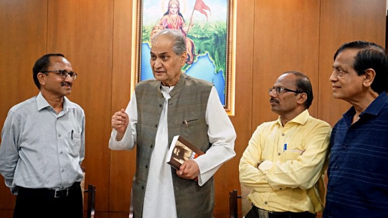 Shashi Tharoor: I want a New India where Rahul Bajaj can invest & speak fearlessly to govt