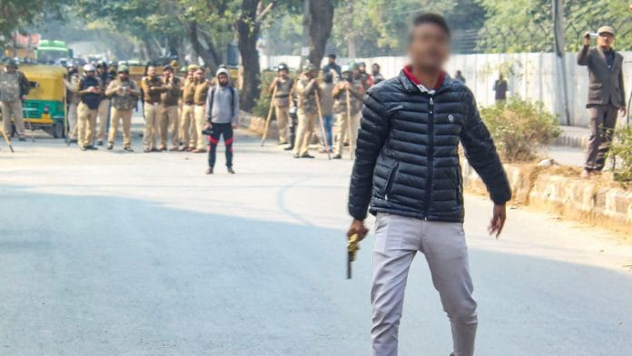 Person brandishes gun near Jamia