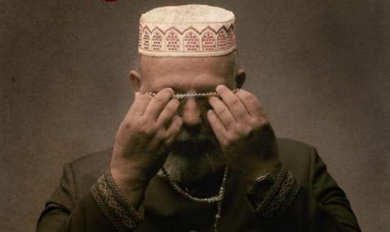 Pakistani Islamic group now goes after a film on a bearded man and Imran Khan caves