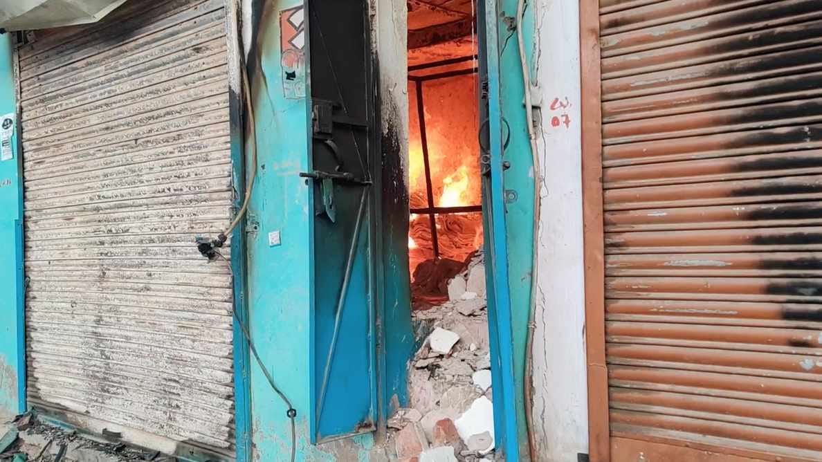 A store burns amid the violence in Delhi's Jaffrabad-Maujpur area | Urjita Bhardwaj | ThePrint