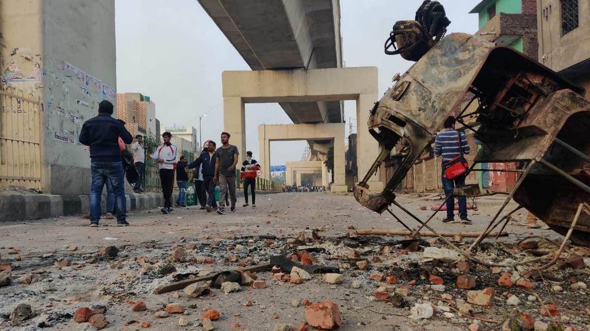 A shell of a burnt vehicle by the side of the road in Jaffrabad | Urjita Bhardwaj | ThePrint