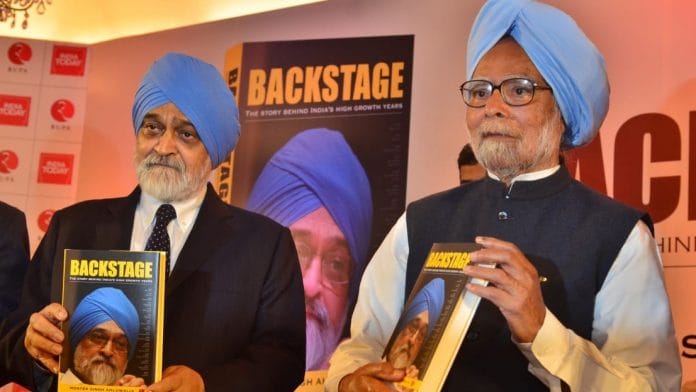 Montek Singh Ahluwalia with former PM Manmohan Singh in New Delhi. | Photo: ThePrint|